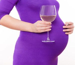 4012_pregnant-women-and-wine