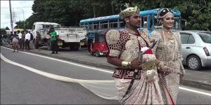 this-bride-wearing-more-than-3-kilometer-long-saree-shocks-people