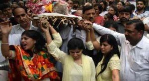 Fathers-last-funeral-with-four-daughters-with-dancing-and-singing