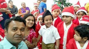 A-daughter-of-RSS-wore-RSS-dress-while-others-were-dressed-as-Santa-Claus