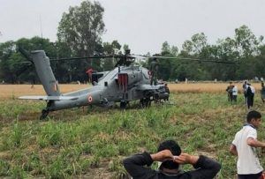 apache-helicopter-landing-1