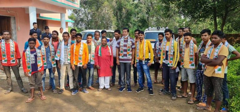 24 workers of Janata Congress Chhattisgarh changed their party ... entered Congress