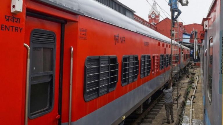 train-1613110569.jpg