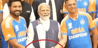 PM Modi, PM Modi With Trophy, Indian Cricket Team