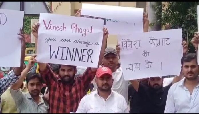 Justice For Vinesh Phogat, BHU Protest For Vinesh Phogat, Vinesh Phogat, BHU Demand Justice For Vinesh Phogat